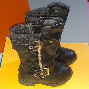 Girls size 5 boots toddlers like new